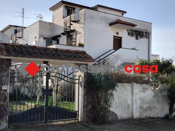 appartamento in vendita a Pomezia in zona Campo Selva