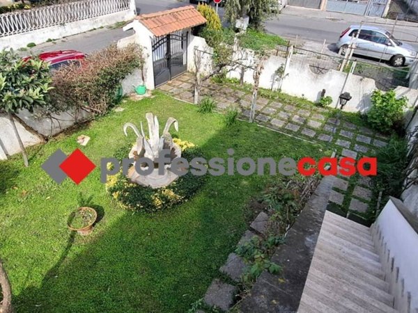 appartamento in vendita a Pomezia in zona Campo Selva