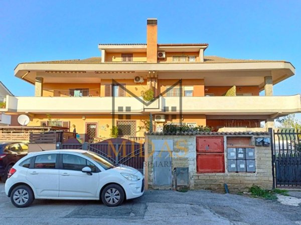 appartamento in vendita a Pomezia in zona Campo Selva