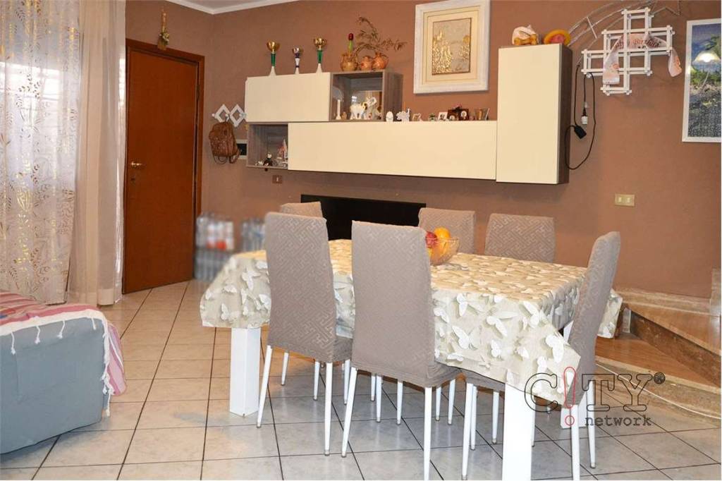 casa indipendente in vendita a Pomezia