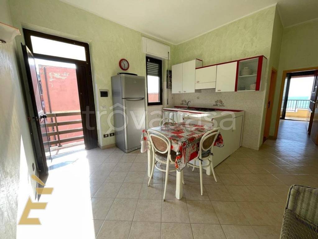 appartamento in vendita a Pomezia in zona Torvaianica