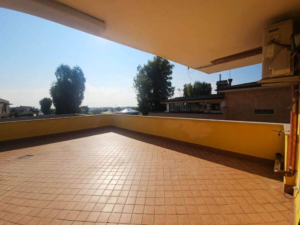 appartamento in vendita a Pomezia in zona Torvaianica Alta