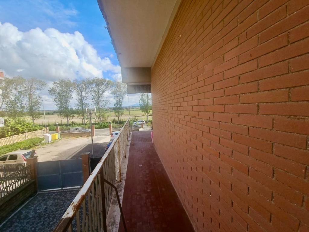 appartamento in vendita a Pomezia in zona Torvaianica