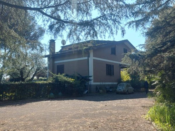 casa indipendente in vendita a Pomezia in zona Santa Palomba
