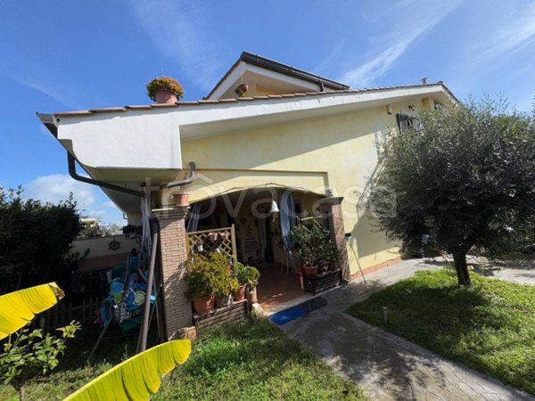 casa indipendente in vendita a Pomezia in zona Campo Jemini