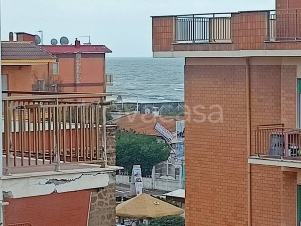 appartamento in vendita a Pomezia in zona Torvaianica