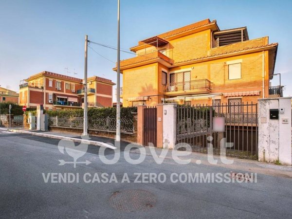 appartamento in vendita a Pomezia in zona Torvaianica