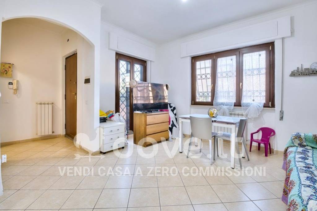 appartamento in vendita a Pomezia in zona Torvaianica