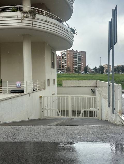 locale di sgombero in vendita a Pomezia