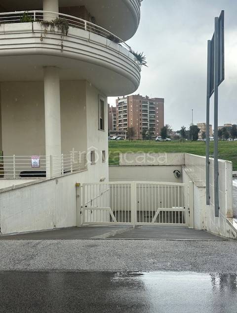 locale di sgombero in vendita a Pomezia