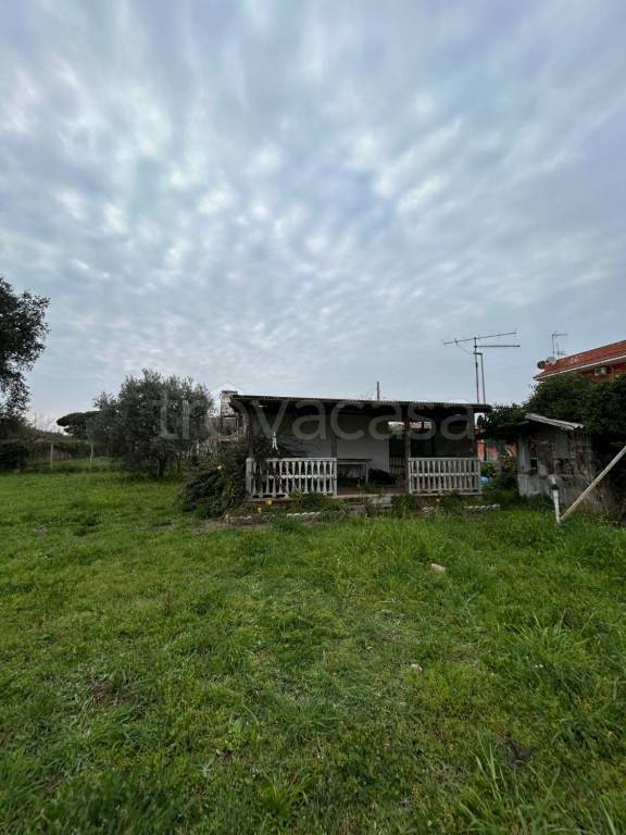 terreno agricolo in vendita a Pomezia in zona Campo Jemini