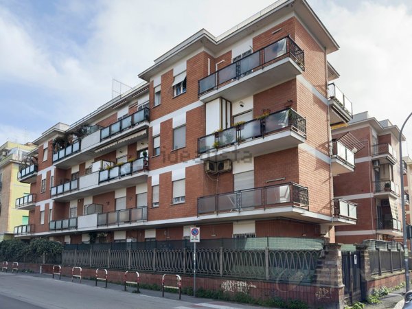 appartamento in vendita a Pomezia in zona Torvaianica