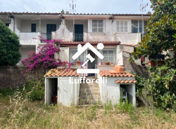casa indipendente in vendita a Pomezia in zona Torvaianica