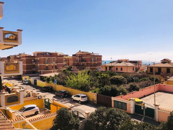 appartamento in vendita a Pomezia in zona Torvaianica