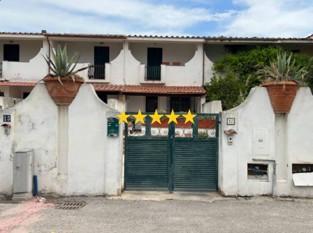 appartamento in vendita a Pomezia in zona Torvaianica
