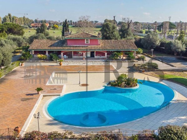 casa indipendente in vendita a Pomezia in zona Campo Selva