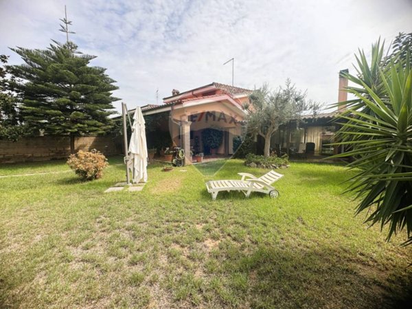casa indipendente in vendita a Pomezia in zona Colli di Enea