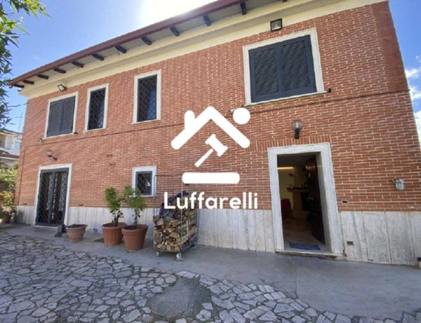 appartamento in vendita a Pomezia in zona Torvaianica