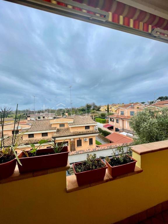 appartamento in vendita a Pomezia in zona Campo Jemini