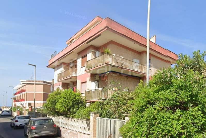 appartamento in vendita a Pomezia in zona Torvaianica