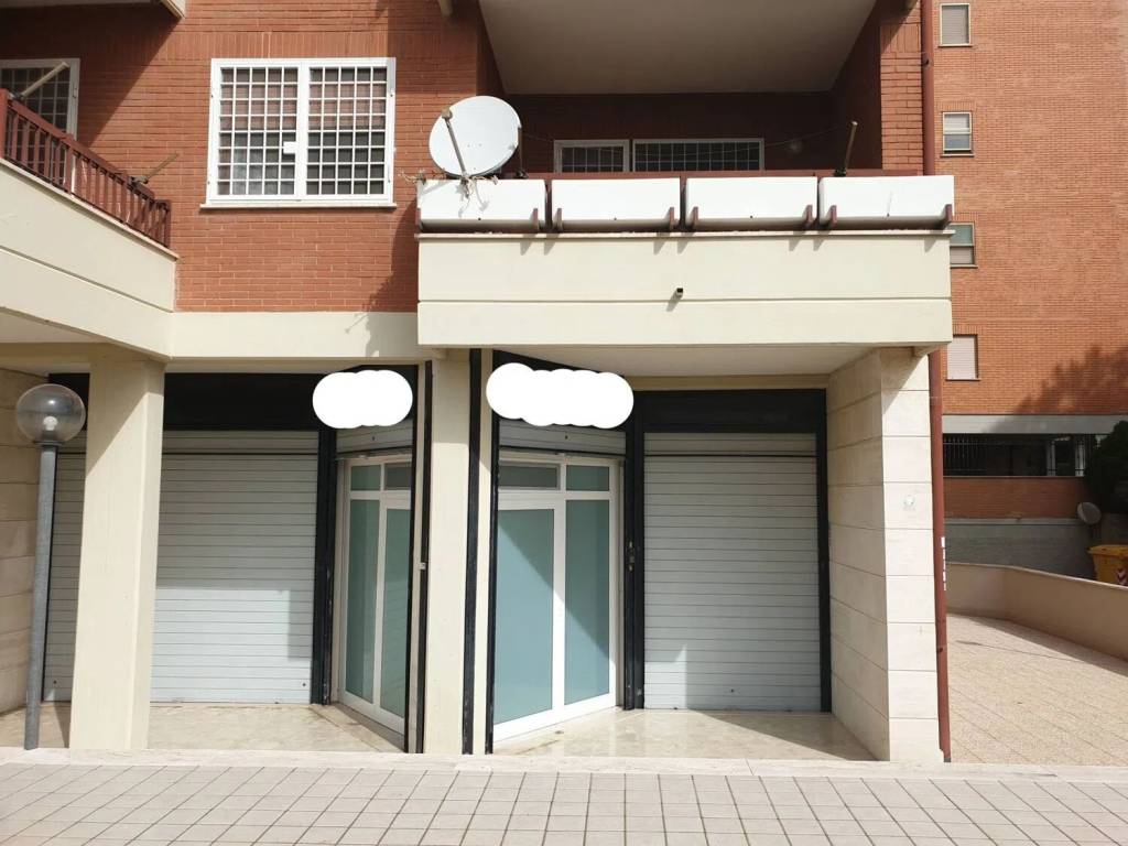 negozio in vendita a Pomezia