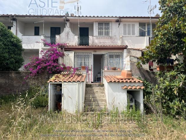 casa indipendente in vendita a Pomezia in zona Torvaianica