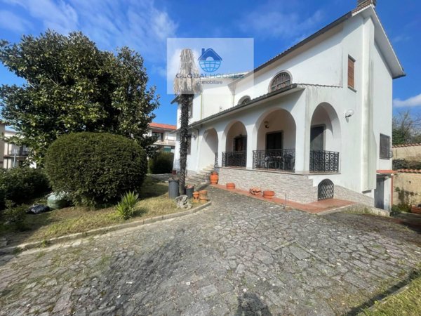 casa indipendente in vendita a Pomezia