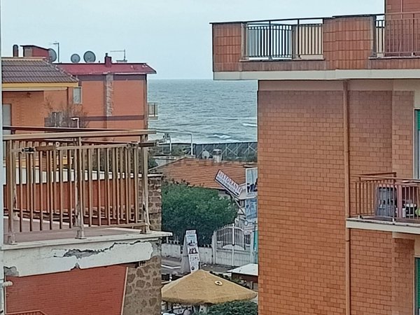 appartamento in vendita a Pomezia in zona Torvaianica