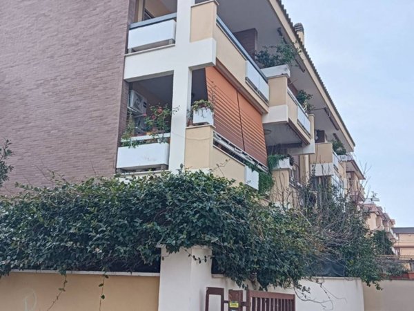 appartamento in vendita a Pomezia in zona Torvaianica