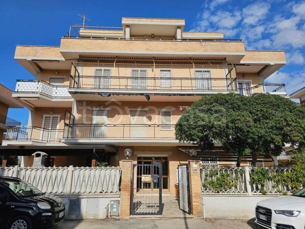 appartamento in vendita a Pomezia in zona Torvaianica
