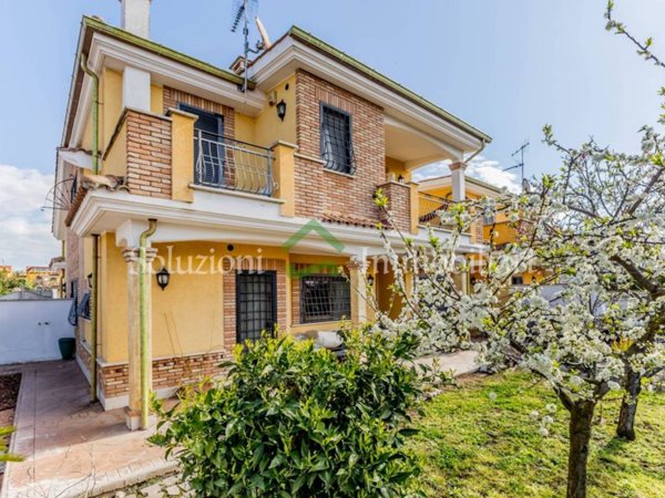 casa indipendente in vendita a Pomezia in zona Campo Jemini