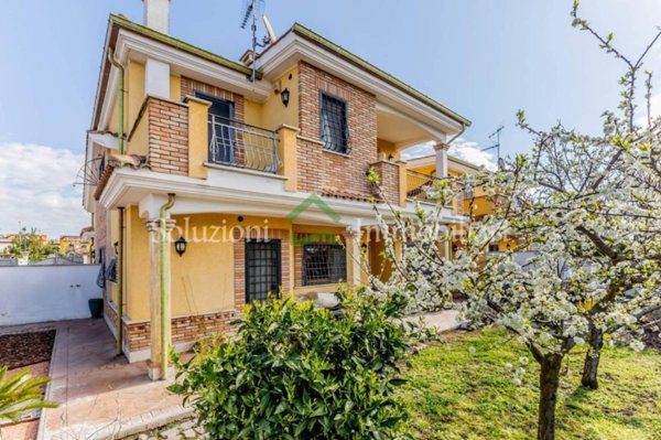 casa indipendente in vendita a Pomezia in zona Campo Jemini
