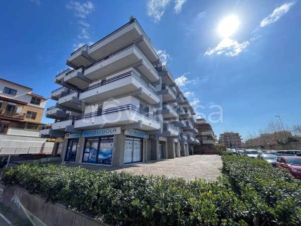 appartamento in vendita a Pomezia in zona Torvaianica