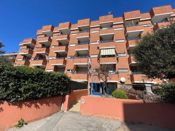 appartamento in vendita a Pomezia in zona Torvaianica