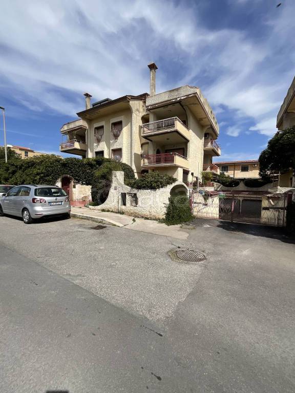 appartamento in vendita a Pomezia in zona Torvaianica