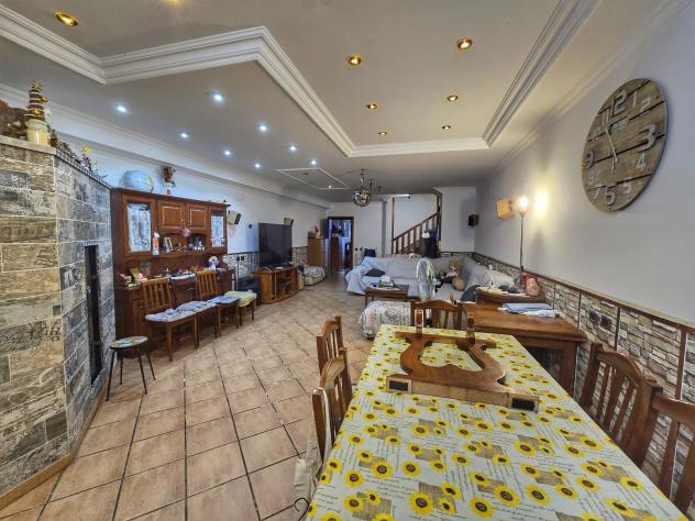 casa indipendente in vendita a Pomezia in zona Torvaianica
