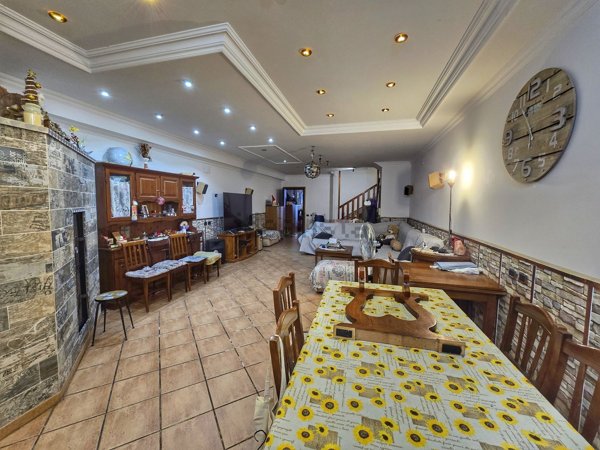 casa indipendente in vendita a Pomezia in zona Torvaianica