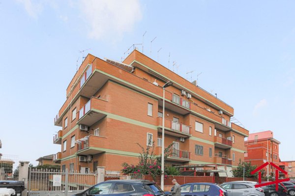 appartamento in vendita a Pomezia in zona Torvaianica