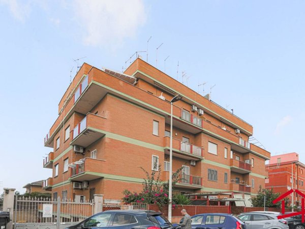 appartamento in vendita a Pomezia in zona Torvaianica