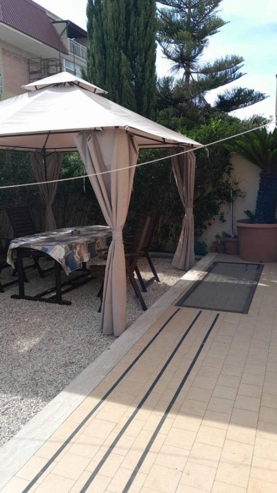 casa indipendente in vendita a Pomezia in zona Torvaianica