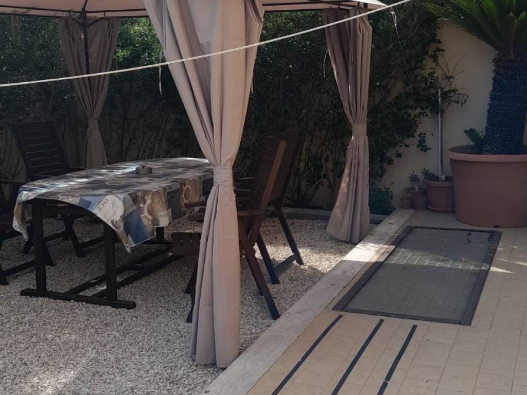 casa indipendente in vendita a Pomezia in zona Torvaianica