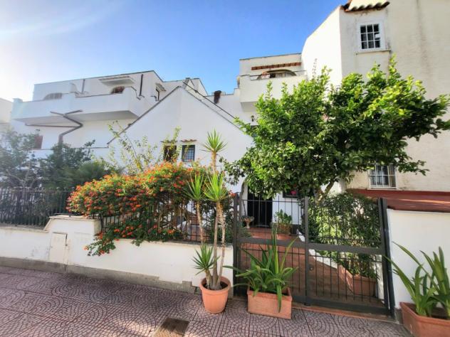 casa indipendente in vendita a Pomezia