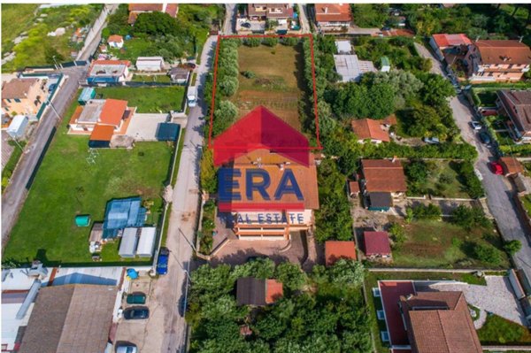 terreno edificabile in vendita a Pomezia in zona Castagnetta