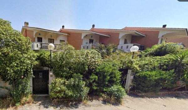 casa indipendente in vendita a Pomezia in zona Torvaianica