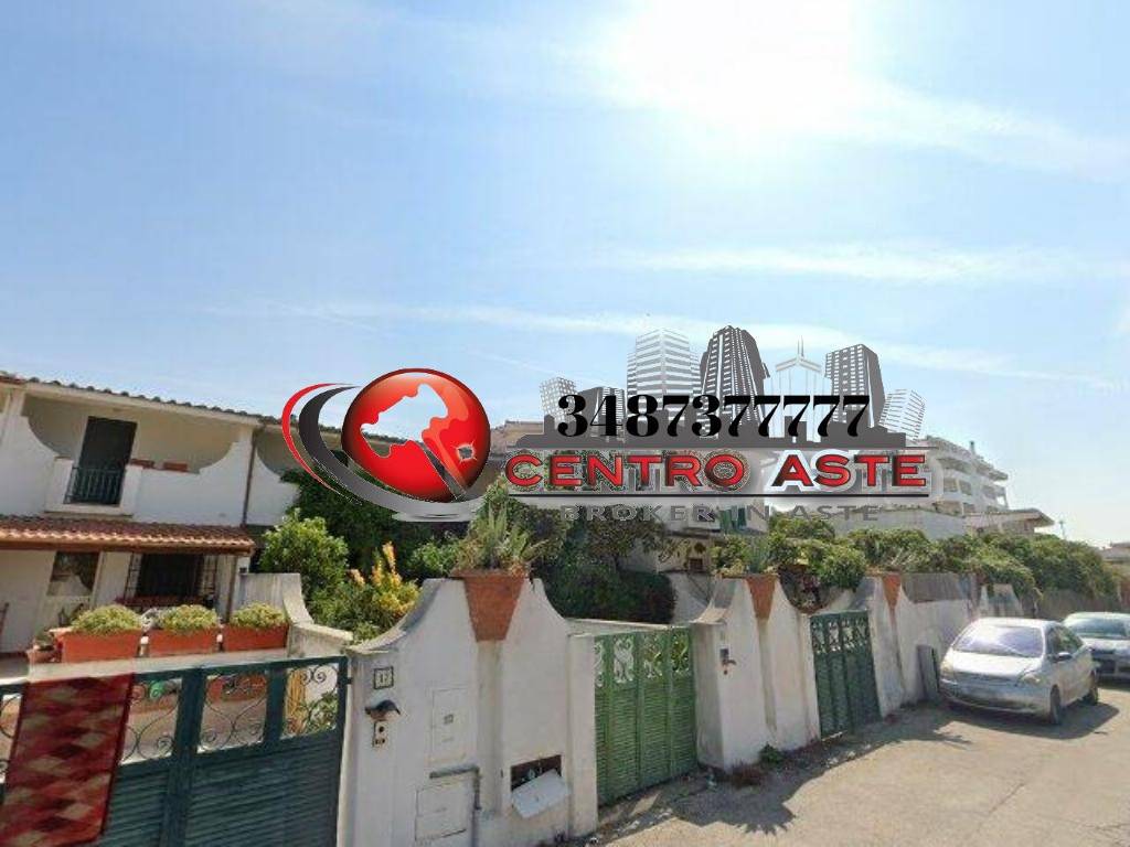 casa indipendente in vendita a Pomezia in zona Torvaianica