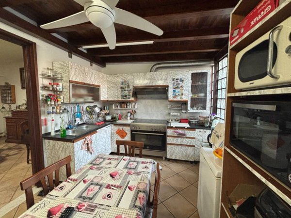 casa indipendente in vendita a Pomezia in zona Campo Ascolano