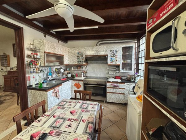 casa indipendente in vendita a Pomezia in zona Torvaianica