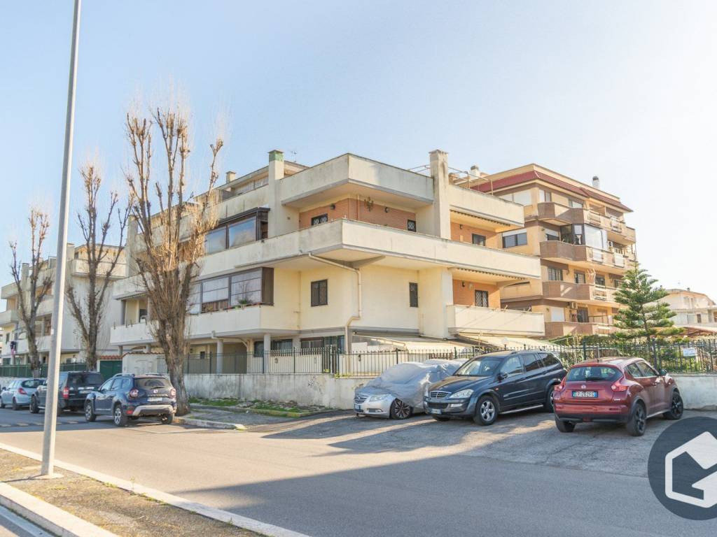 appartamento in vendita a Pomezia in zona Torvaianica