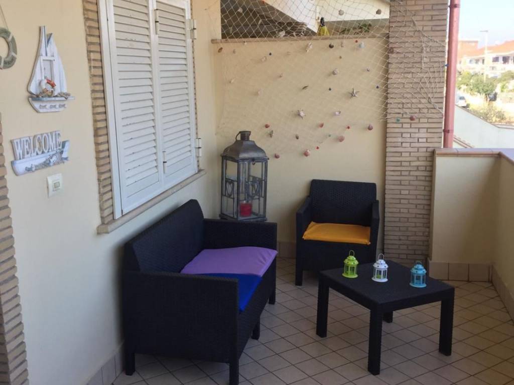 appartamento in vendita a Pomezia in zona Torvaianica