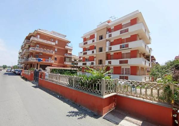 appartamento in vendita a Pomezia in zona Torvaianica